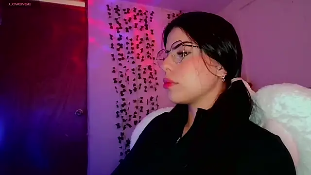 Snapshot of Adararose1 chatting on October 6, 6:23 pm Adararose1 online show from October 6, 6:23 pm