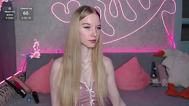 Cutieblondegirl online show from February 7, 6:23 pm