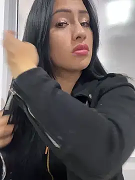 Sara luna  online show from July 31, 10:00 pm