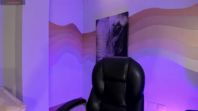 HannahJamesX online show from June 30, 1:10 pm