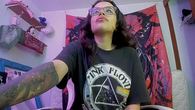Lucyfx666 online show from June 2, 4:13 am