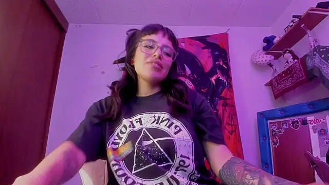 Lucyfx666 online show from June 18, 5:53 am