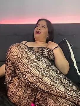 Snapshot of Leahstonee2 chatting on October 5, 12:04 am Leahstonee2 online show from October 5, 12:04 am