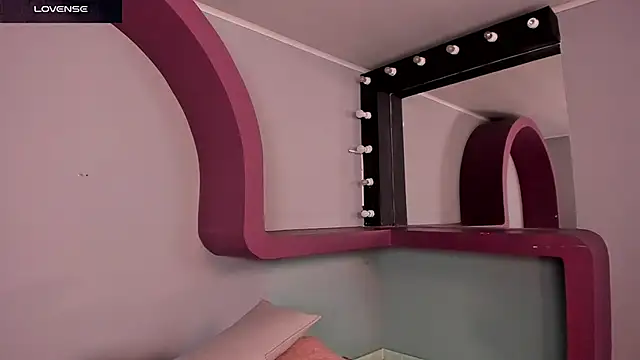 morganlake  online show from November 27, 3:53 am