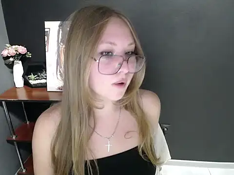 Snapshot of lady_minx chatting on September 18, 7:29 am lady minx online show from September 18, 7:29 am