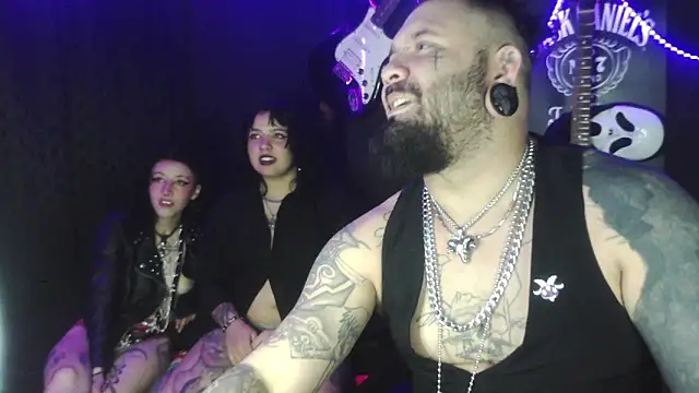 darkclothes online show from October 29, 6:07 am