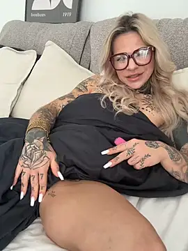 Divina X  online show from April 19, 9:09 am