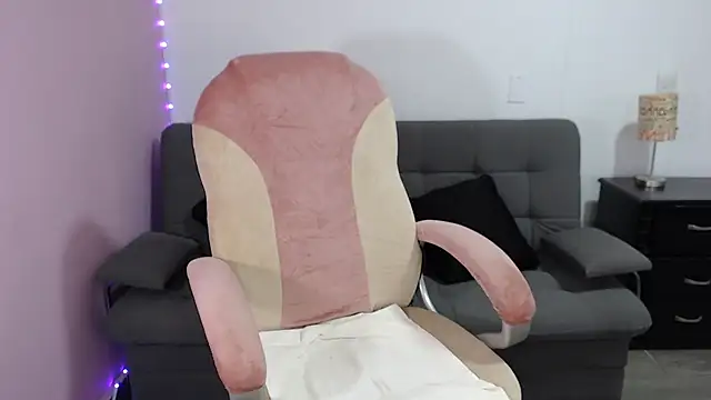 NicoleKitty  online show from February 8, 10:34 pm