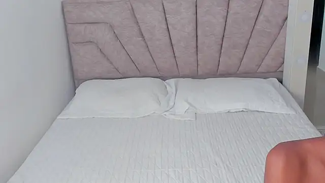 SavannahWildee online show from April 29, 1:25 pm