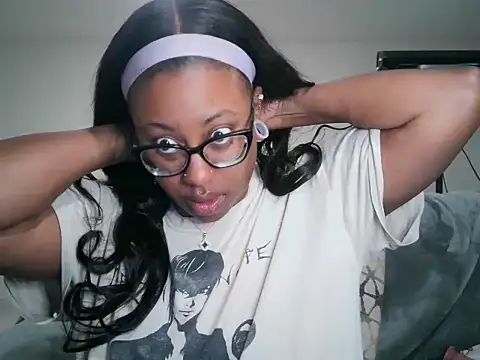 Nyxie Chaos online show from June 8, 1:45 pm