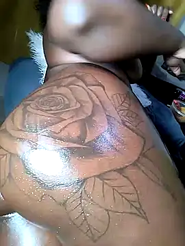 Hugemassivebootie online show from November 21, 9:17 pm