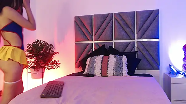 Laura Dicardy online show from November 27, 7:39 pm