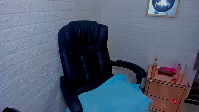 ImCrazzy online show from February 13, 2:51 pm