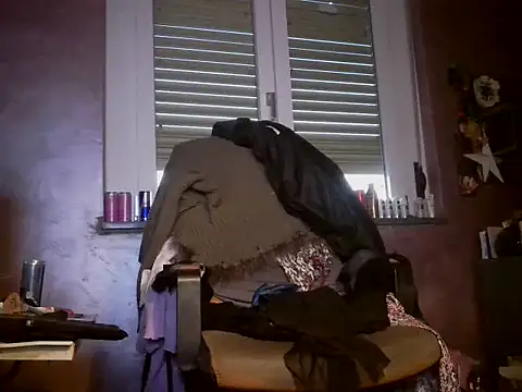 Snapshot of LadyVenere chatting on October 11, 5:34 am LadyVenere online show from October 11, 5:34 am