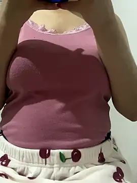 Snapshot of farah-36 chatting on October 18, 12:03 am farah-36 online show from October 18, 12:03 am