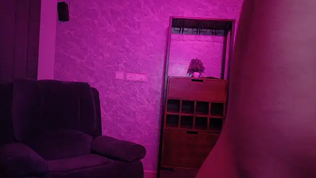 Snapshot of MidnightFlame chatting on October 2, 8:03 pm MidnightFlame online show from October 2, 8:03 pm