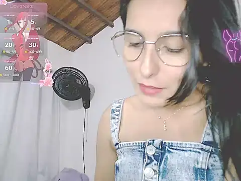 Snapshot of tifany19_ chatting on October 19, 1:40 am tifany19 online show from October 19, 1:40 am
