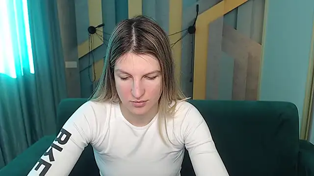 EmilyWalkeri online show from February 24, 8:13 am