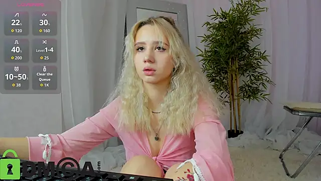 Valerie Woods online show from September 27, 1:02 am