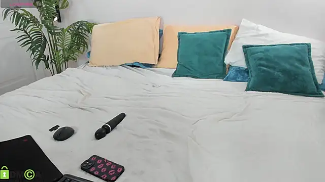 Valerie Woods online show from July 27, 1:13 am