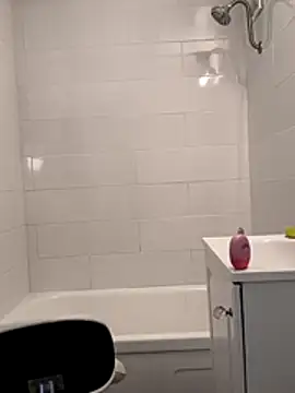 gurlnips online show from February 10, 5:05 pm