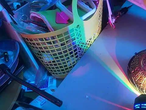 gurlnips online show from September 30, 7:14 am