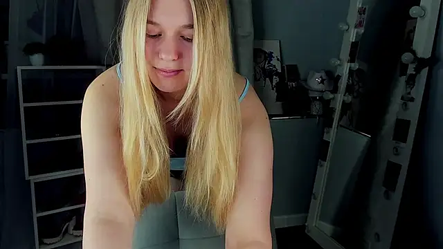 Rebecca Kelly online show from December 5, 2:33 am