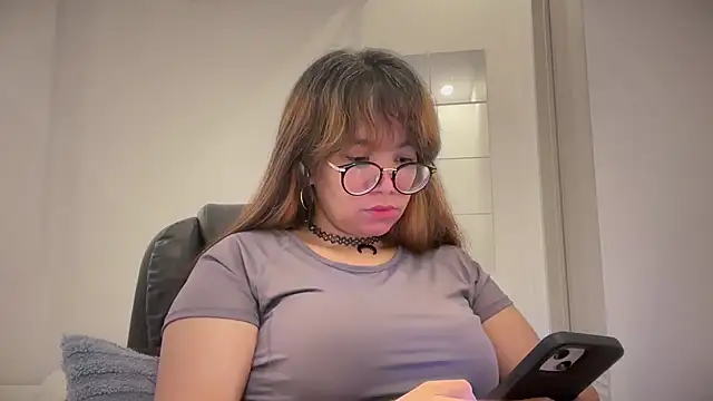 Pinkyrose111 online show from April 30, 10:47 pm