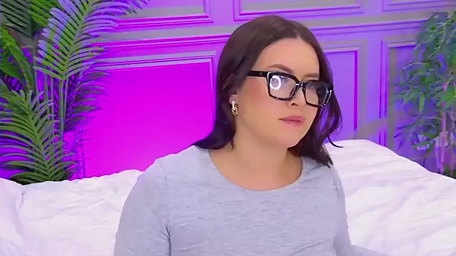 TrishaWinslet online show from October 13, 9:12 am