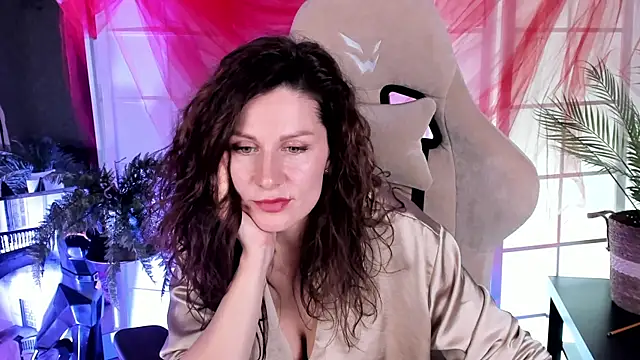 April o Nill online show from November 19, 5:24 pm