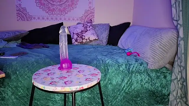 urdesire25 online show from April 7, 4:47 am