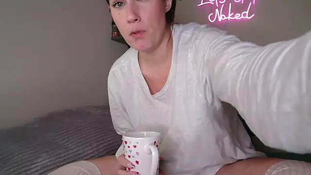 urdesire25 online show from December 14, 5:35 am