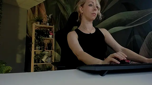 LylithSkye online show from November 19, 10:59 am