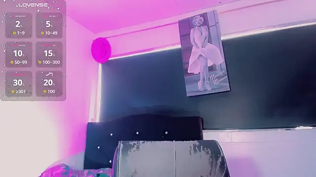 Kendall hornyy online show from March 27, 9:26 pm