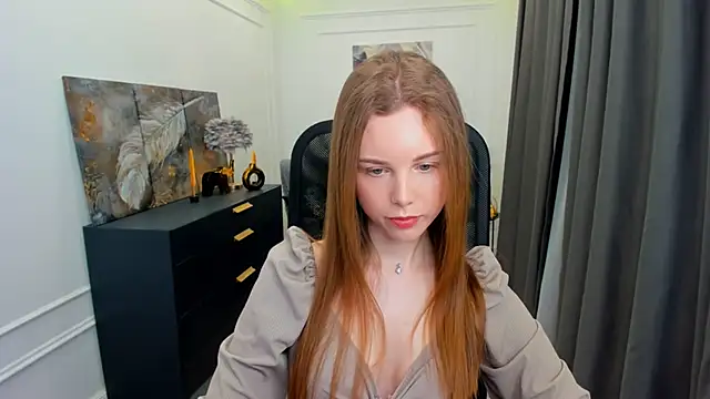 MileyWings online show from April 16, 11:43 am