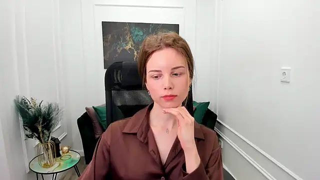 MileyWings online show from May 31, 11:38 am