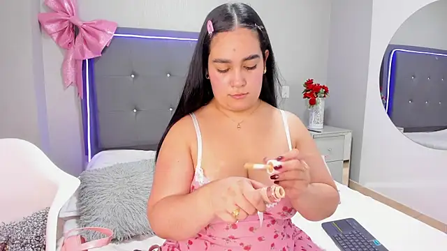 emma lye online show from January 17, 7:43 pm