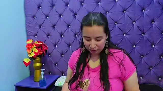 Snapshot of NaomyPrinces chatting on October 6, 2:23 pm NaomyPrinces online show from October 6, 2:23 pm