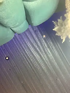 Larabrooks online show from November 19, 7:03 pm