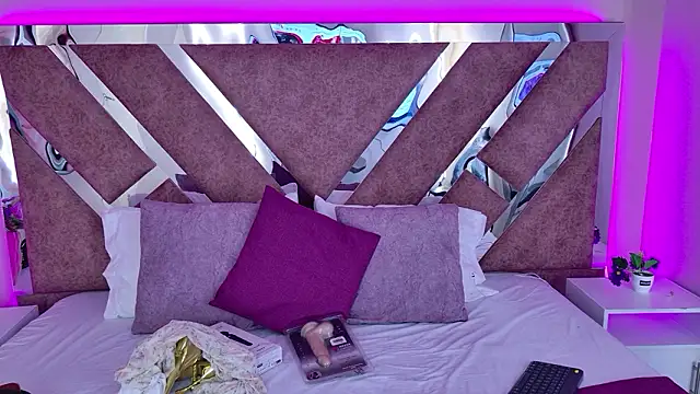 Larabrooks online show from February 23, 7:46 pm