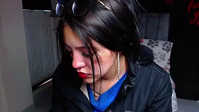 Violettasquirt online show from April 6, 2:40 pm