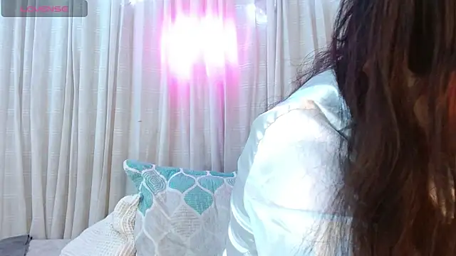 zoewilliams2 online show from December 22, 4:15 am