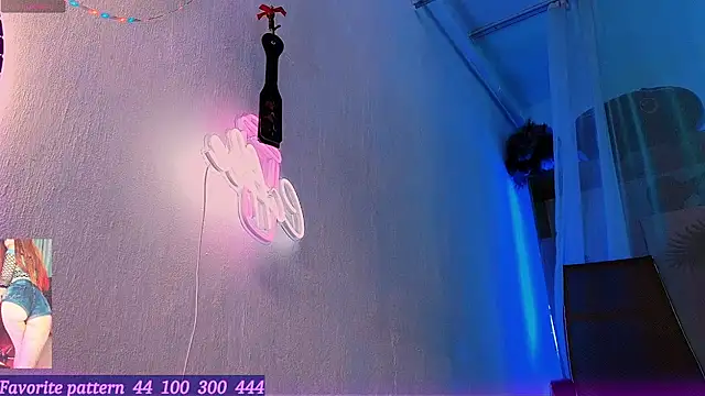 Toxic Ellies online show from July 25, 1:29 pm