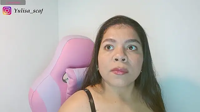 yulissa18 online show from July 4, 9:00 pm