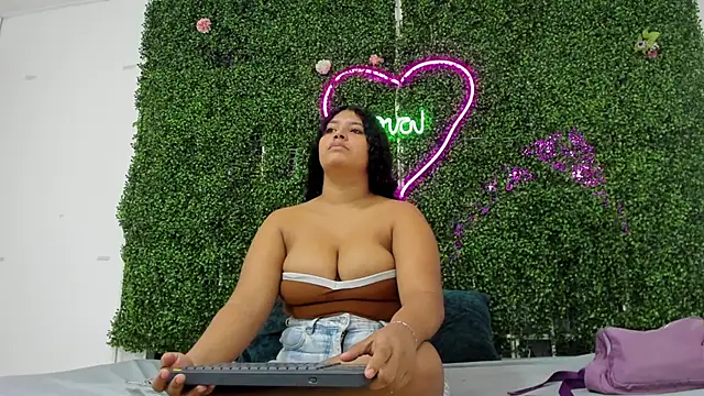 valentina 0  online show from December 1, 8:11 pm