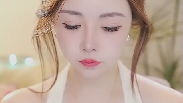 Qiaoqiao  online show from March 7, 4:25 pm