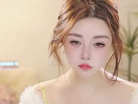 Qiaoqiao  online show from March 18, 5:29 pm