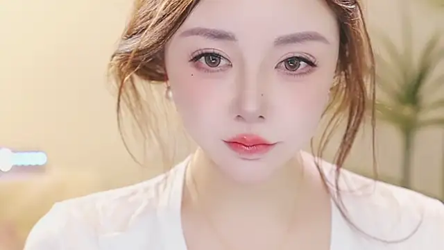 Qiaoqiao  online show from March 19, 7:07 pm