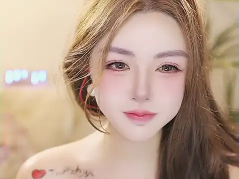Qiaoqiao  online show from June 23, 4:05 pm