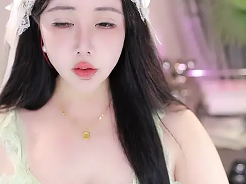 Qiaoqiao  online show from October 9, 11:58 am